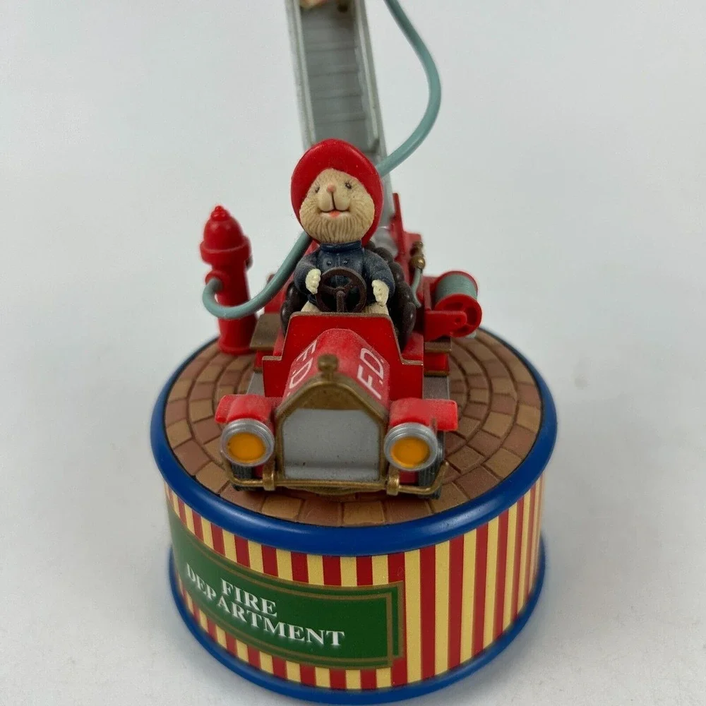 Enesco Mice On Fire Truck Fire Department To the Rescue Mini‎ Action Musical VTG
